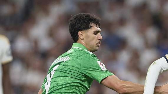 Coperta corta in mezzo al campo per il Milan. Tuttosport: "Cardoso dal Betis?"