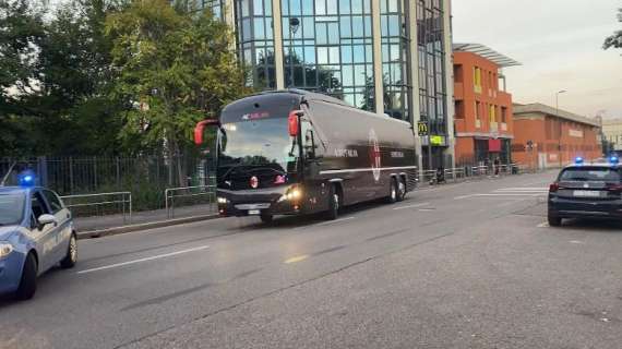 FOTO MN -  Il pullman del Milan è arrivato a San Siro: rossonere impegnate contro la Juventus