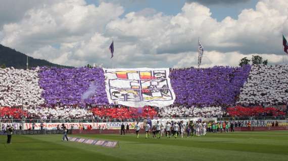 Fiorentina, oggi ultimo allenamento al Franchi: cori dei tifosi contro il Milan, Berlusconi, Galliani e Montolivo