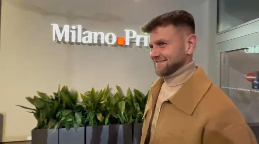VIDEO MN - L'arrivo di Niclas Fullkrug e il primo saluto italiano: "Buongiorno ragazzi"
