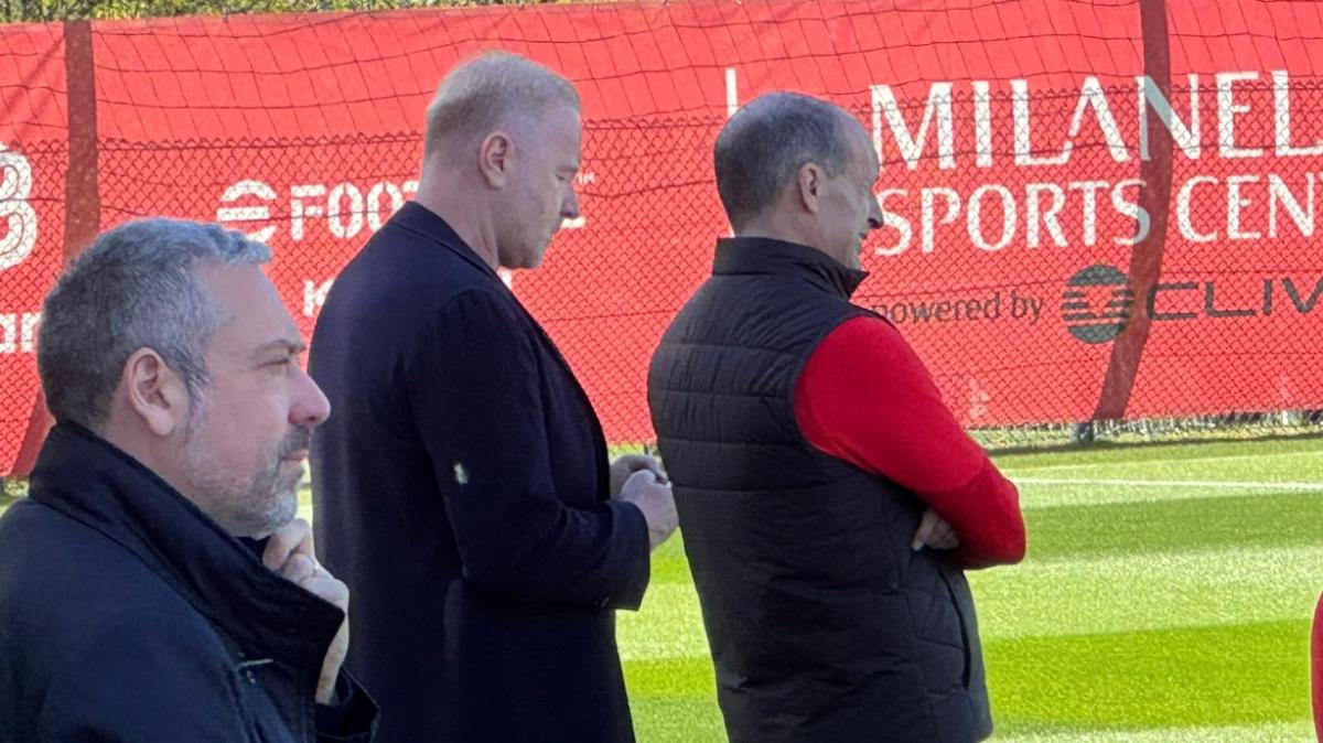 FOTO MN - Milanello, presente anche Igli Tare. Il ds a bordocampo accanto ad Allegri