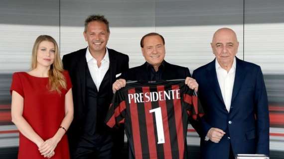 Gazzetta - Milan, Berlusconi promuove Mihajlovic per la gestione del gruppo ma non per il gioco: il presidente gli ha mostrato i video di Barça e Bayern
