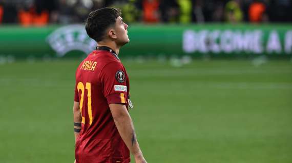 Gazzetta - Roma, Dybala verso il forfait contro il Milan: non dovrebbe andare nemmeno in panchina