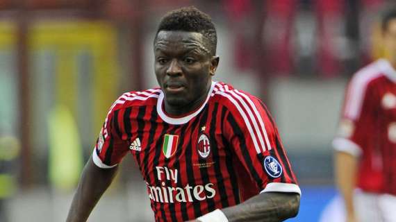 Raccattapalle del Chievo rifiuta la maglia di Muntari