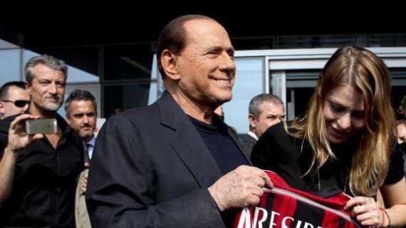 MC - Il discorso di Berlusconi: "Siamo sulla buona strada, tutti contenti anche dei nuovi arrivi"