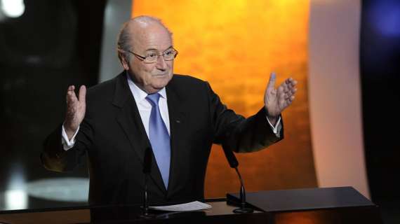 Sepp Blatter nuovamente in corsa per la presidenza della Fifa: "Il mio mandato è concluso ma la mia missione non è finita"