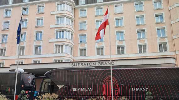 FOTO MN - L'Hotel del Milan a Salisburgo: già diversi tifosi rossoneri in centro città