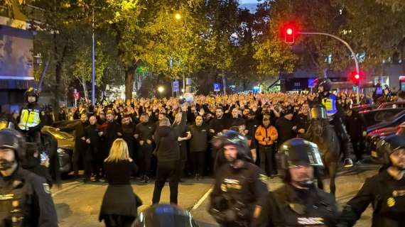 VIDEO MN - Partito il corteo dei tifosi milanisti verso il Santiago Bernabeu