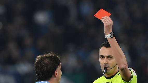 La Lazio pubblica il risultato della partita col Milan con la foto dell’arbitro Di Bello con il rosso in mano