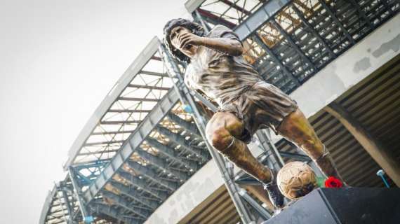 Maradona, Napoli lo ricorda con una statua allo stadio