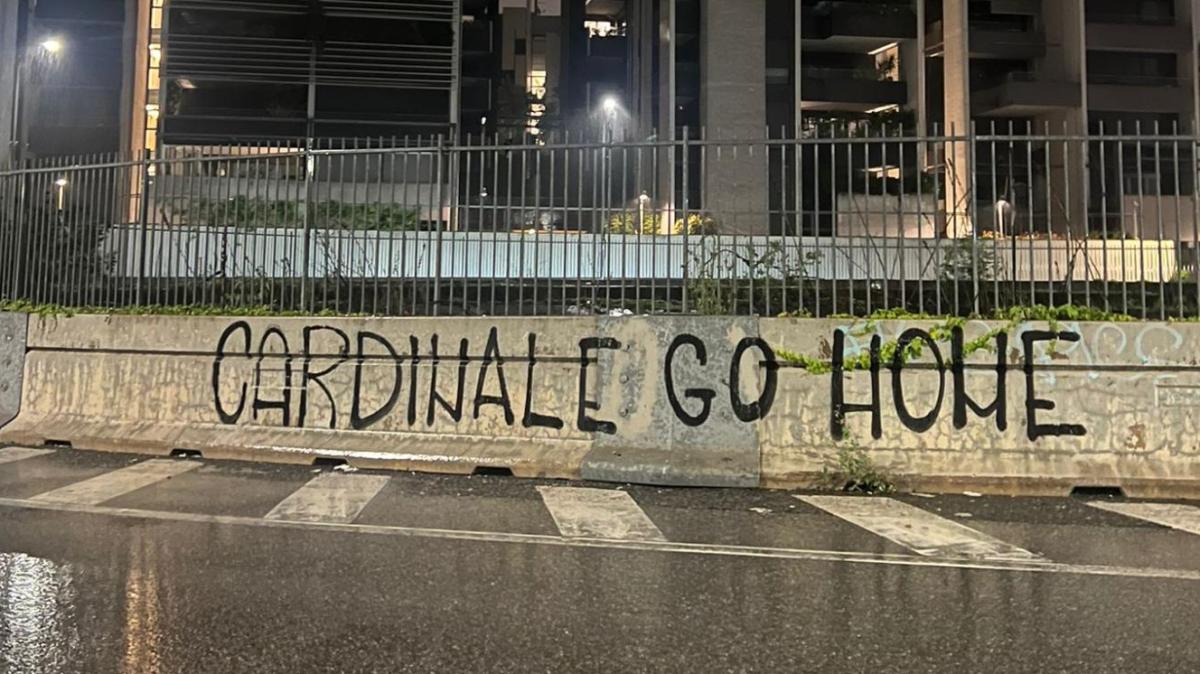Nuove scritte davanti a Casa Milan: “Cardinale go home” e “Liberate il nostro Milan”