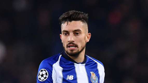 The Sun - Manchester United, sirene italiane per Alex Telles. Milan e Inter lo puntano per l'estate