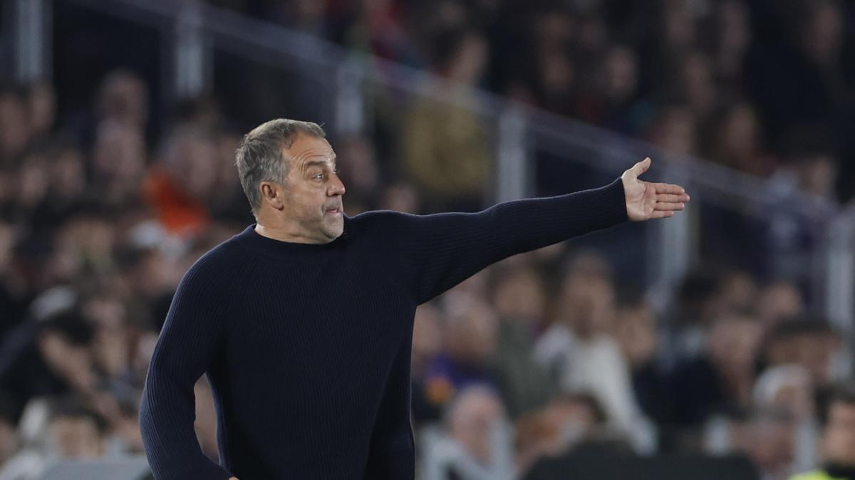 Il Barcellona si lamenta per il tocco di mani in area di Pubill dopo il passaggio di Musso