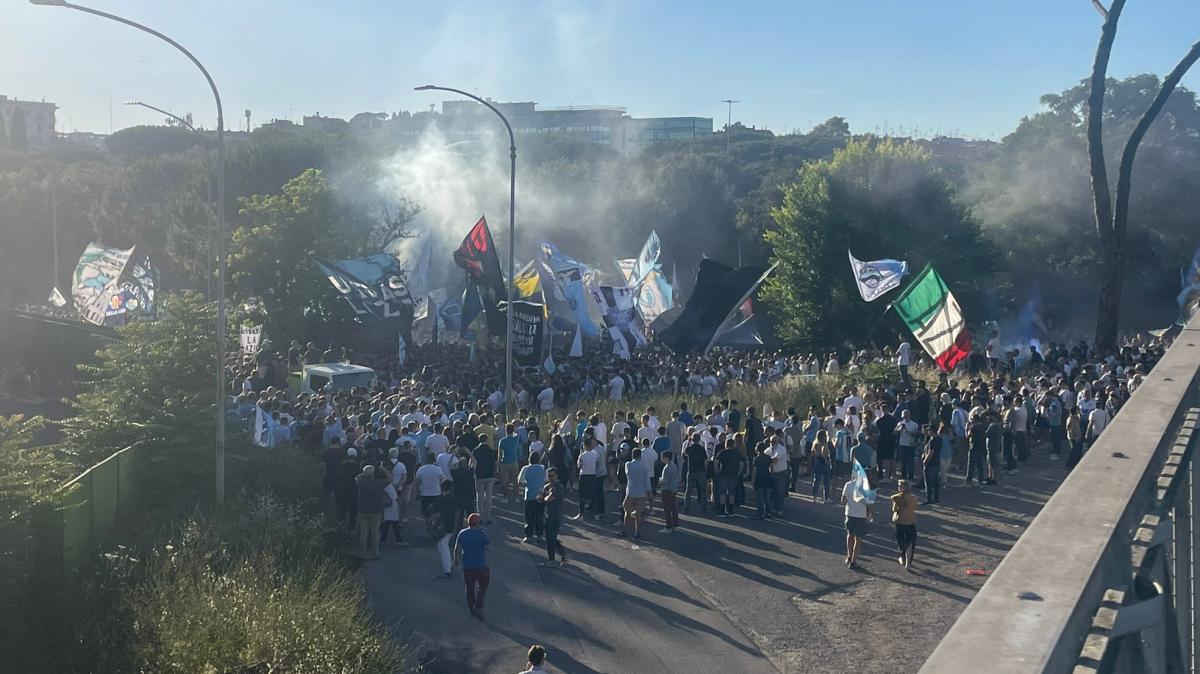 Lazio, continua la protesta: invitati i tifosi a lasciare l’Olimpico vuoto anche con l’Atalanta 