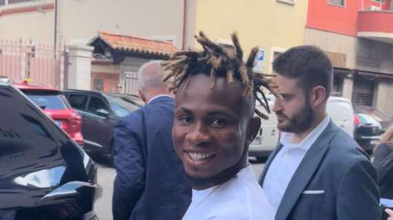 VIDEO MN - Chukwueze lascia l'hotel e si dirige a Casa Milan: "Sono molto molto contento"