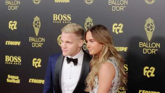 Van de Beek presto padre e Meyde lo stuzzica: "Lo chiamerai Ole Gunnar?"