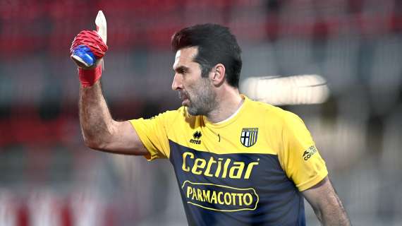 Buffon dà l'addio al calcio: "Mi hai dato tutto. Ti ho dato tutto. Abbiamo vinto insieme"