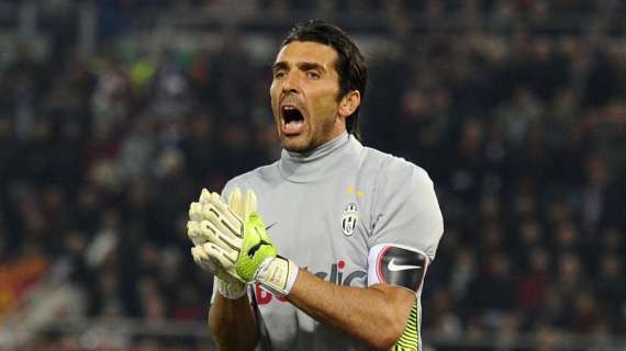 Buffon: "Non mi stupirei se Tevez andasse al Milan"