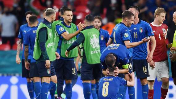 La Repubblica: "L'Italia si inginocchia per evitare critiche ma lo spogliatoio non è unito"