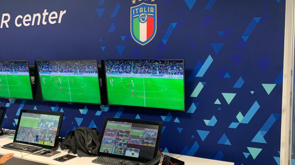 Hubner consiglia: “VAR eccezionale, ma serve gente che ha giocato che non si fa fregare”