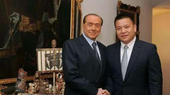 Gazzetta - Milan, i tifosi sono sconcertati: dure critiche sui social a Yonghong Li e Berlusconi