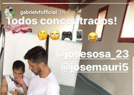 Instagram, Gabriel in piscina con Sosa e Mauri                        