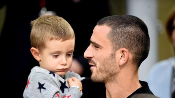 FOTO MN - Bonucci in tribuna con il figlio