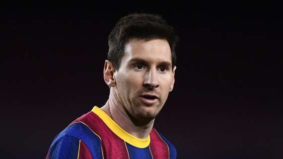 Barcellona, all’asta il fazzoletto che asciugò le lacrime di Messi: costa un milione di euro