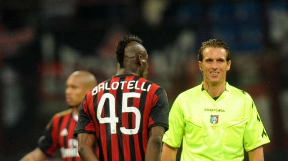 FOTO ESCLUSIVE MN - Banti ride in faccia a Balotelli nel post partita...