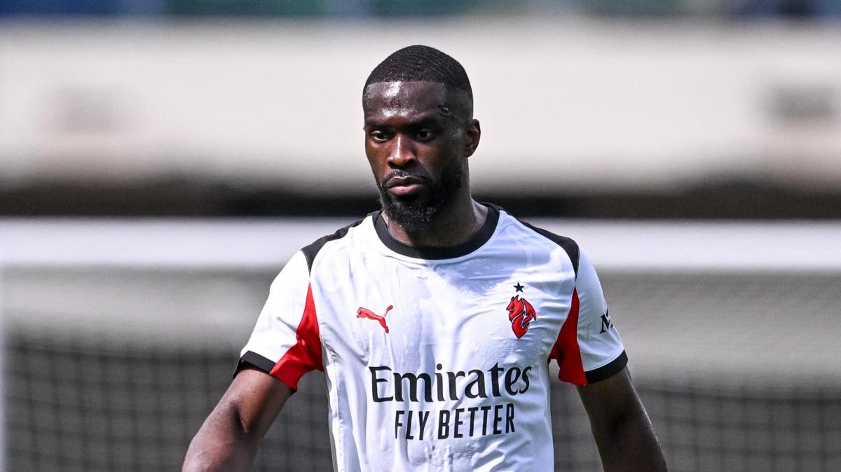 SAS-MIL (1-0). L'inizio shock del Milan continua: Maignan miracolo, Tomori giallo, Gabbia rischia il rigore