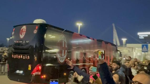 VIDEO MN – Pullman del Milan arrivato all’Allianz Stadium. Alle 20.45 la sfida con la Juve