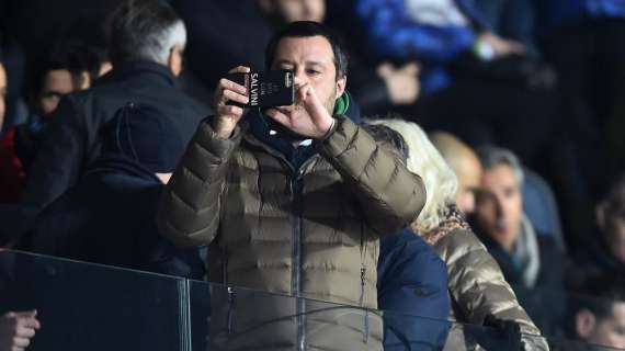 Salvini in diretta da Montecitorio: “Speriamo che il Milan torni presto a vincere qualcosa”