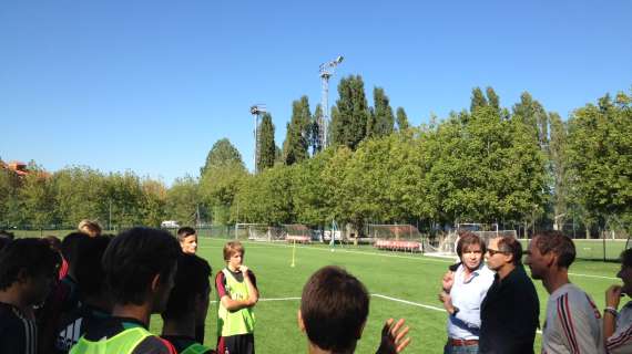 FOTO - Baresi fa visita ai giovani rossoneri al Vismara