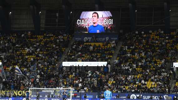 Vergogna in Arabia Saudita: fischi per Gigi Riva durante il minuto di silenzio