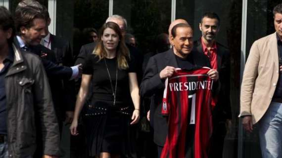 Tra campo e business, il racconto della nona visita di Berlusconi a Milanello
