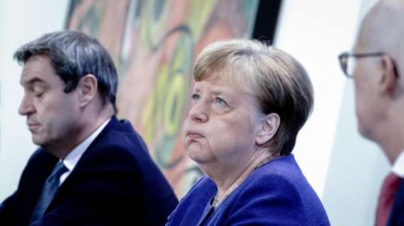 Calcio:Merkel verso sì a Bundesliga,Neuer 'ora responsabili'