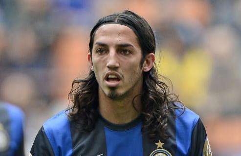 Botta e risposta su Twitter fra Schelotto e un tifoso del Milan: "Io brutto?..."
