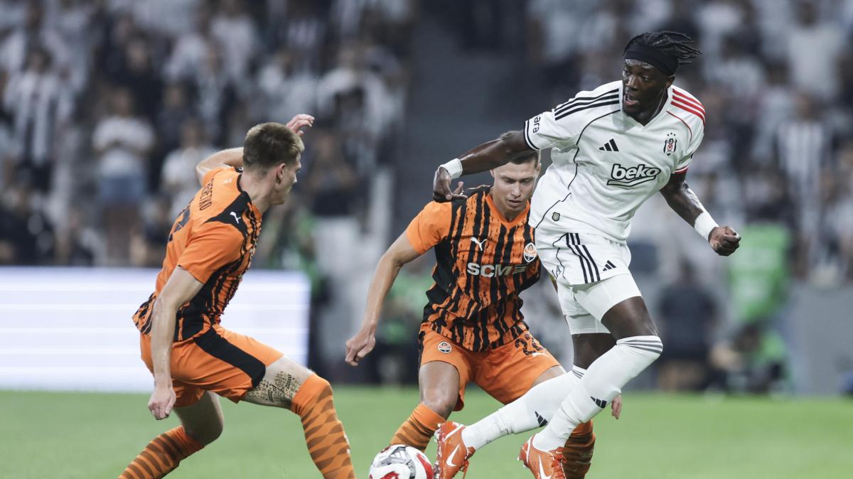 Tre squadre in sei mesi: Abraham, dopo il Milan, lascia il Besiktas e torna all'Aston Villa