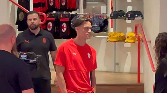 VIDEO MN – Ricci incontra i tifosi del Milan: autografi e tanti sorrisi per il nuovo centrocampista rossonero