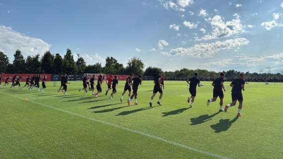 VIDEO MN - Inizia l'allenamento: Gabbia guida il gruppo. Applausi dei tifosi