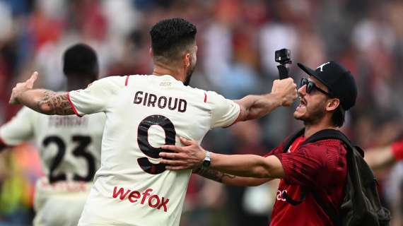 "Ciak si Giroud", Olivier cameraman d'eccezione al fischio finale di Sassuolo-Milan