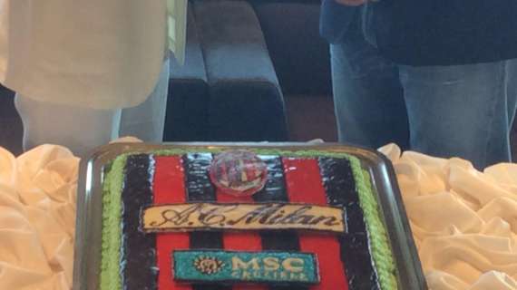FOTO MN - Il taglio della torta con Lady B su Msc Crociera