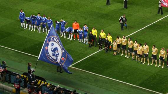 Il Chelsea punta dritto su Van Der Wiel