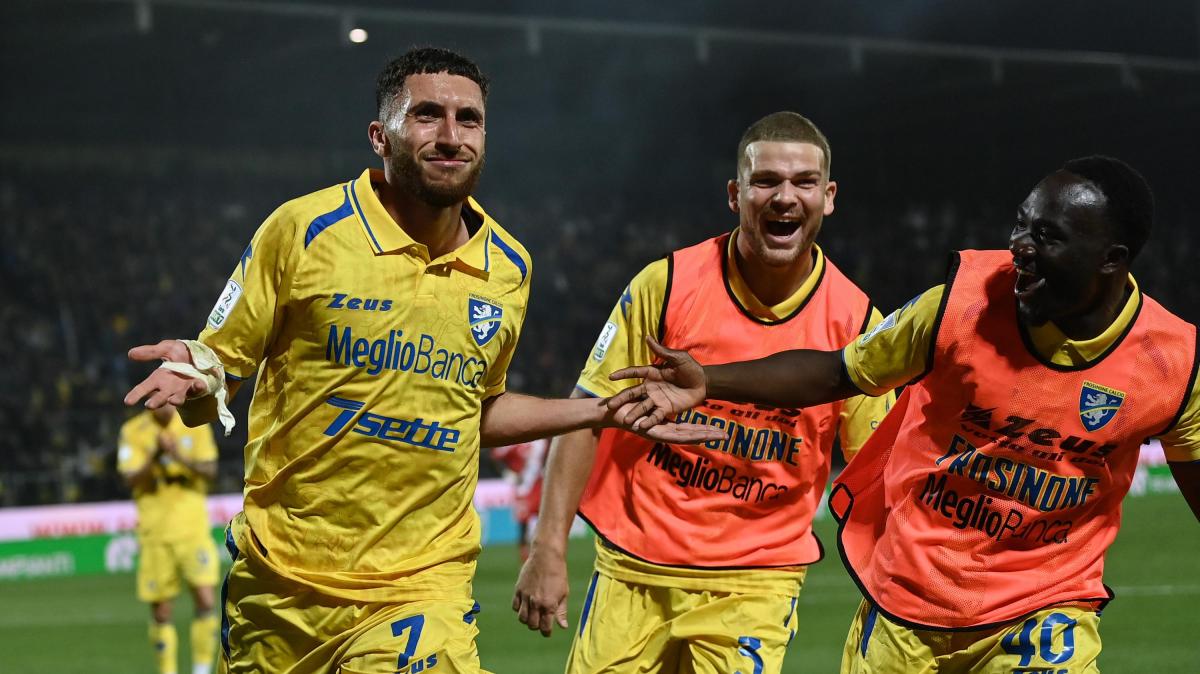 Serie B, il Frosinone raggiunge il Venezia in A. Comotto retrocede con lo Spezia