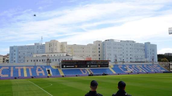 Lancia bottiglia contro tifosi: Daspo a calciatore Benevento