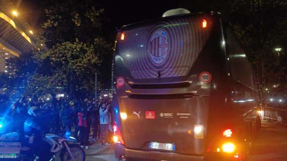 VIDEO MN - Milan arrivato a San Siro per la gara con la Fiorentina: alle 20.45 il calcio d'inizio!