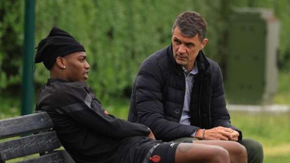 Maldini a colloquio con Leao: Rafa posta la bellissima foto con due cuori rossoneri
