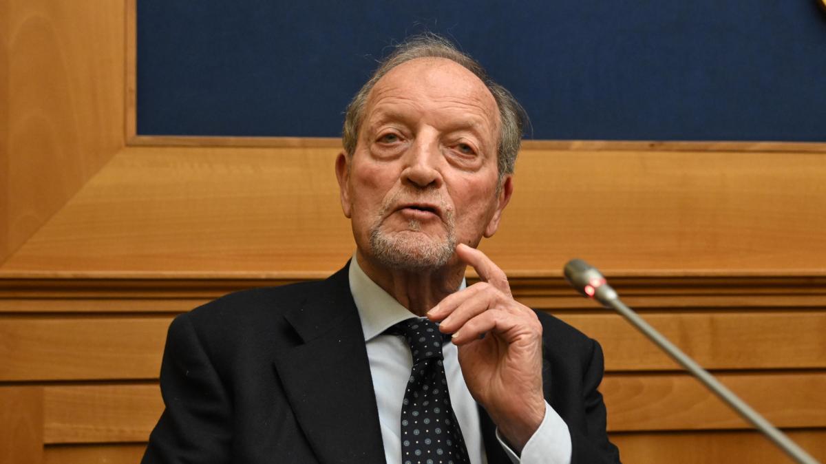 Il numero uno dell'AssoAllenatori giudica come dovuta l'autosospensione di Rocchi