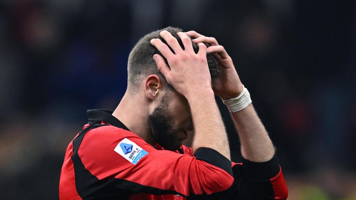 Domenica amara per il Diavolo. Tuttosport in apertura: "Ahi Milan, Cuesta fa male"