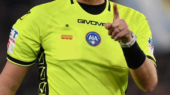 Arbitro sale in tribuna e salva la vita ad uno spettatore: è accaduto in Promozione